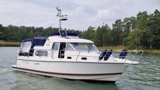 Nimbus 340 Commander -2007. Volvo Penta D6-310. Bog och akterpropeller