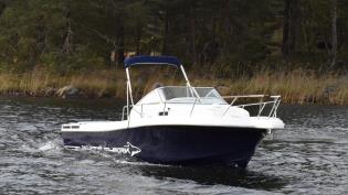 White Shark 237 -2001. Volvo Penta KAD32 -2001. Renoverad motor!