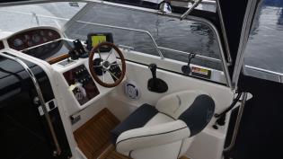 Aquador 25 WA -2002. Mercruiser 5,0 EFI. Ankarspel